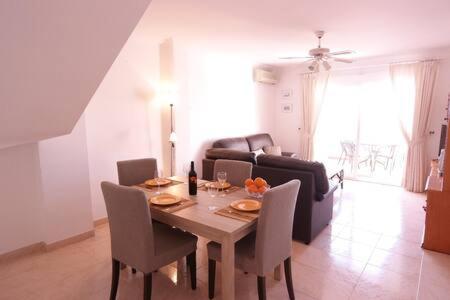 Amplio Apartamento Con Piscina Cerca De La Playa ネルハ エクステリア 写真