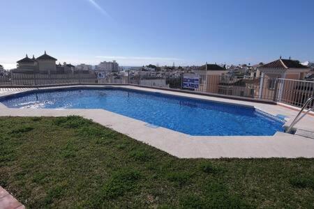 Amplio Apartamento Con Piscina Cerca De La Playa ネルハ エクステリア 写真