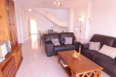 Amplio Apartamento Con Piscina Cerca De La Playa ネルハ エクステリア 写真